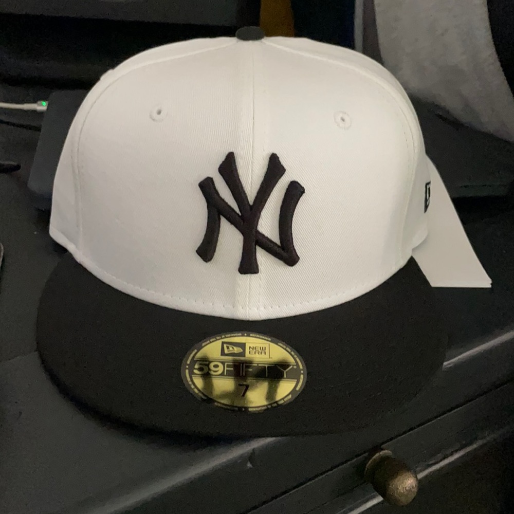 Black and white new era New York Yankees hat